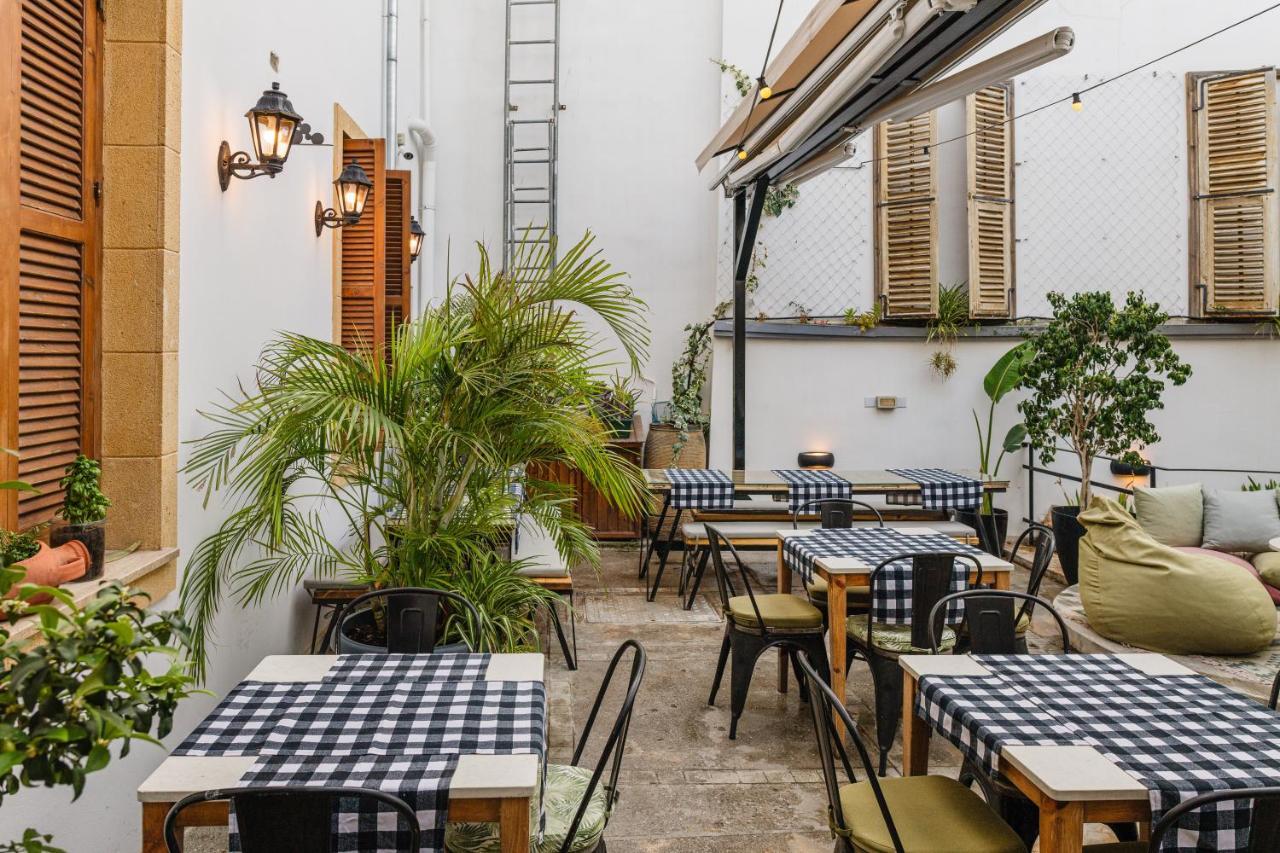 Djumba Hotel & Cafe 니코시아 외부 사진