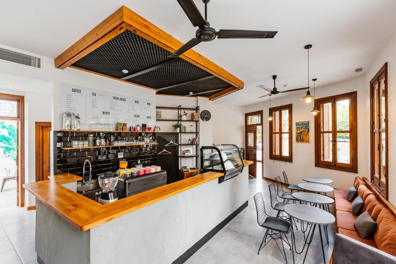 Djumba Hotel & Cafe 니코시아 외부 사진