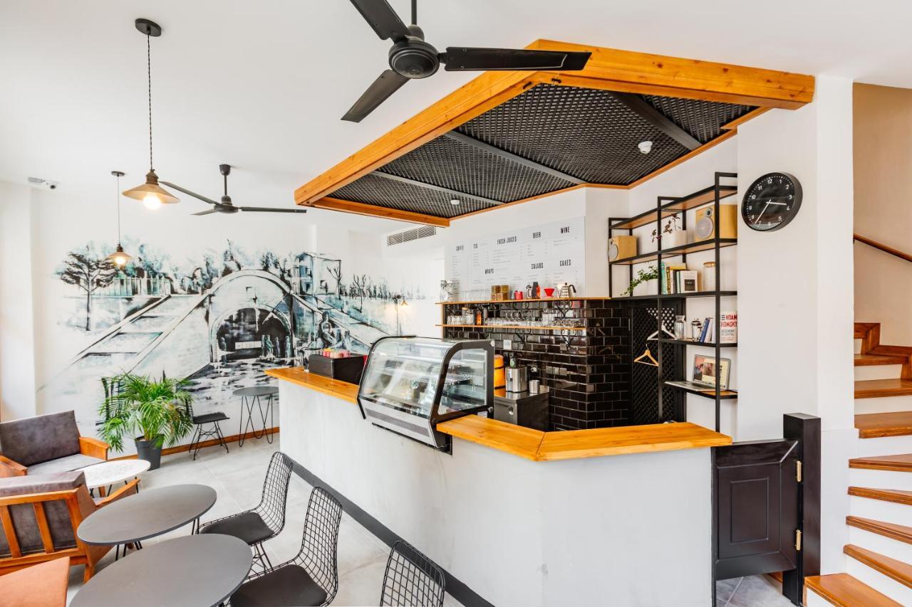 Djumba Hotel & Cafe 니코시아 외부 사진